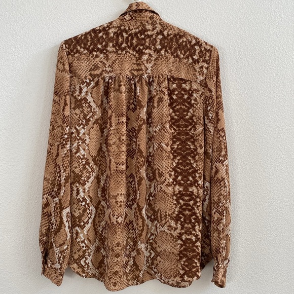 H&M Women's Animal Print Button Down Blouse Top Long Sleeve Size 6 - Picture 2 of 8